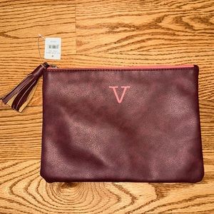 “V” Clutch from Aerie, NWT